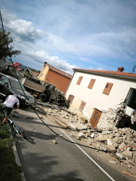 Huda prometna nesreča zaprla cesto Bertoki - Sveti Anton