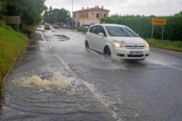 Rdeče opozorilo: v Istri in na Vipavskem napovedujejo nalive in poplave
