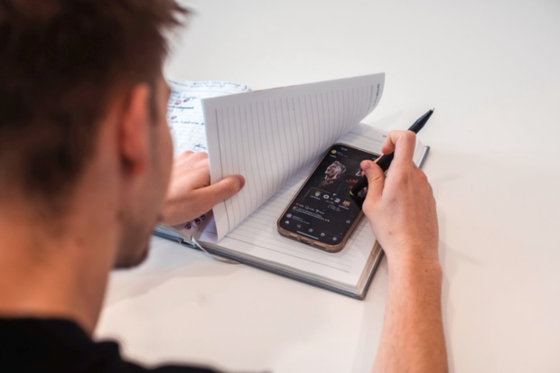 Spremembe v osnovnih šolah prinašajo strožja pravila glede telefonov in varnosti