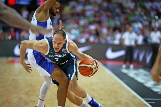 Islandija proti Sloveniji prihaja tudi s hrustom