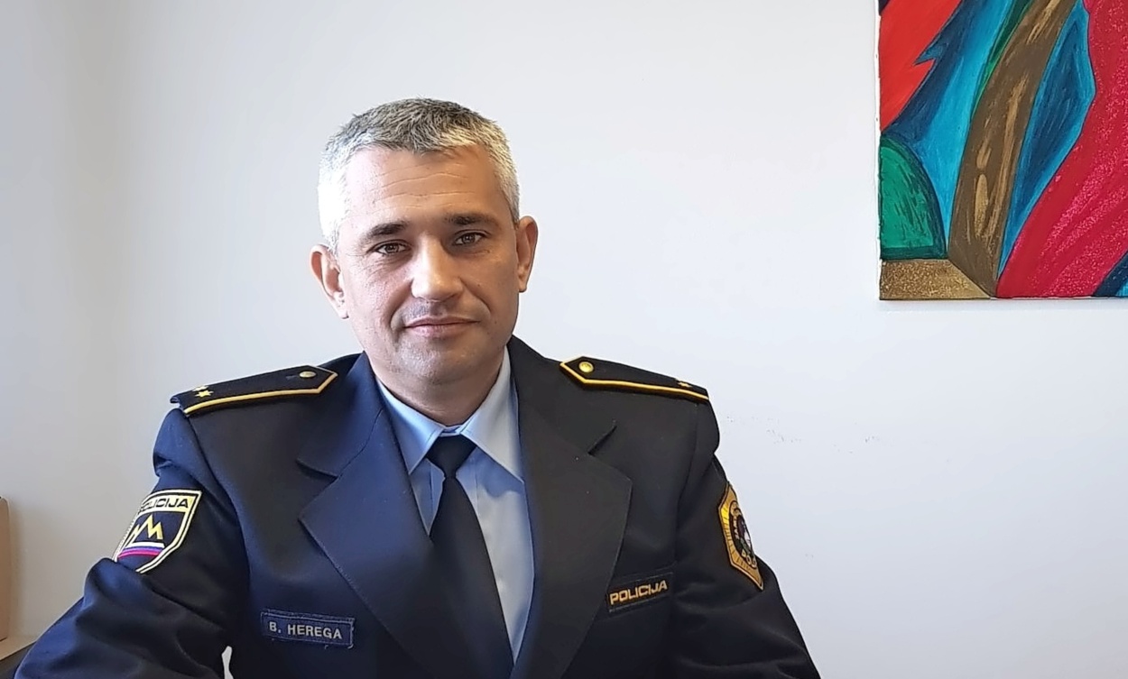 Boštjan Herega je v 19 letih poklicnega dela v policiji dlje časa opravljal dela in naloge kot pomočnik komandirja na Policijski postaji v Ajdovščini. Foto: PU Nova Gorica