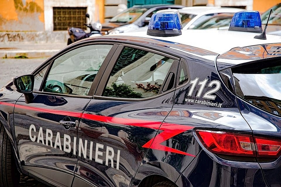 La polizia italiana arresta sospettati di stupro di gruppo su minori a Caivano