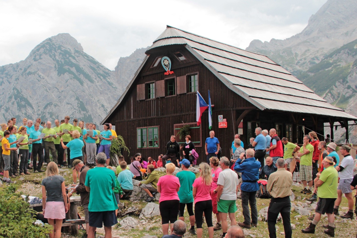 Koča na Žavcarjevem vrhu in Češka koča najboljši na letošnjem izboru ...