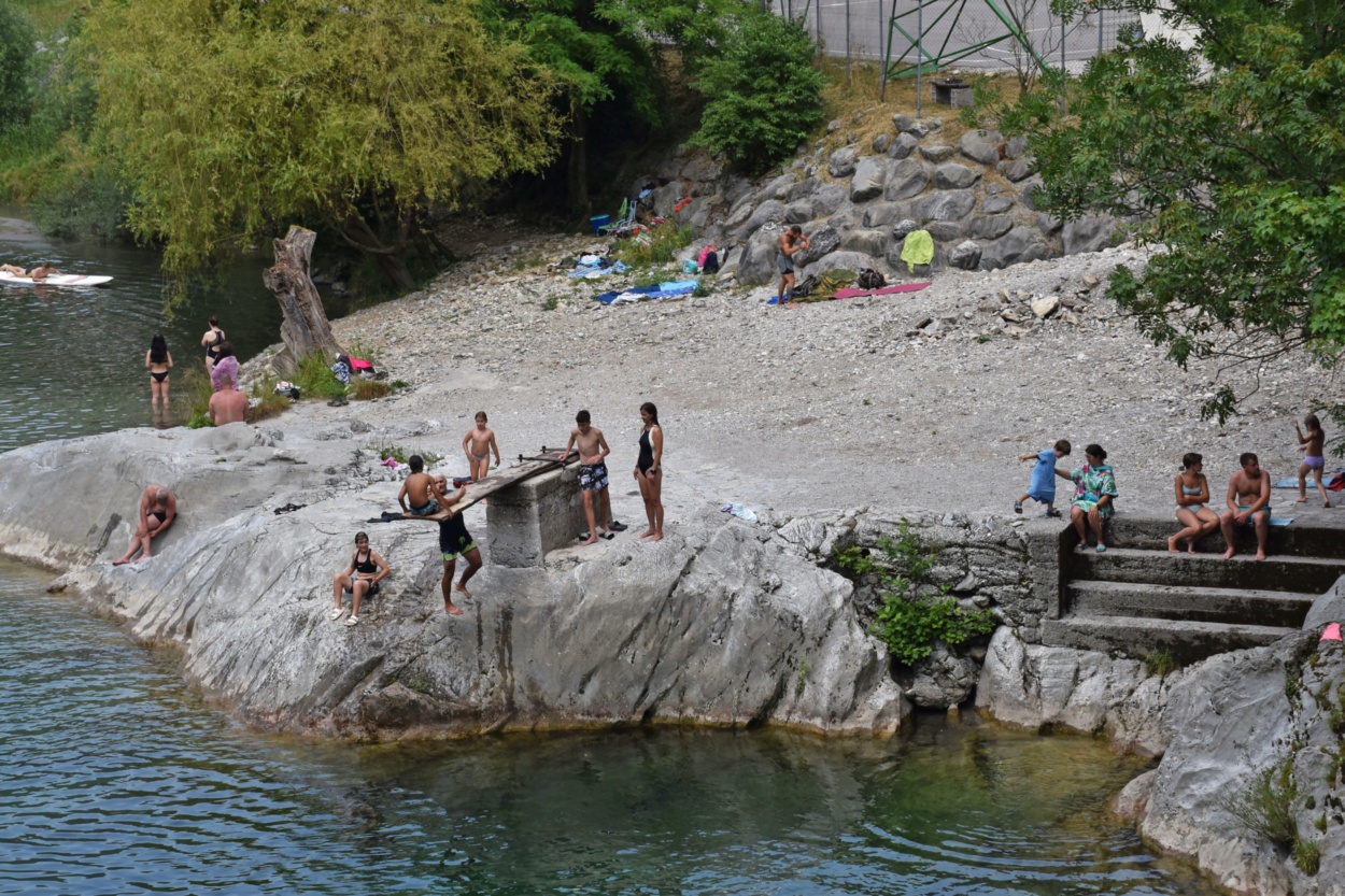 Odličen začetek rečne kopalne sezone: voda, rock in traktorji ...