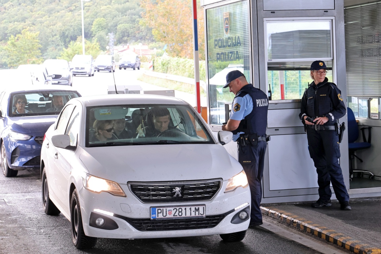 Poklukar: Nadzor Na Mejah Z Madžarsko In Hrvaško Naj Bi Podaljšali Za ...