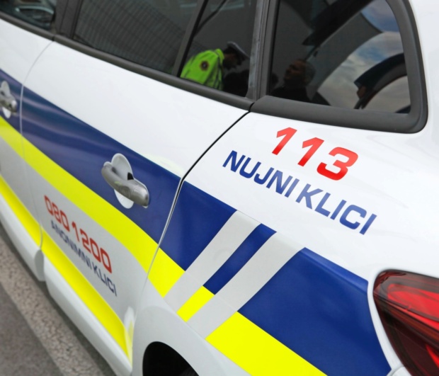 Na deponiji v Kopru poškodovanih 14 vozil