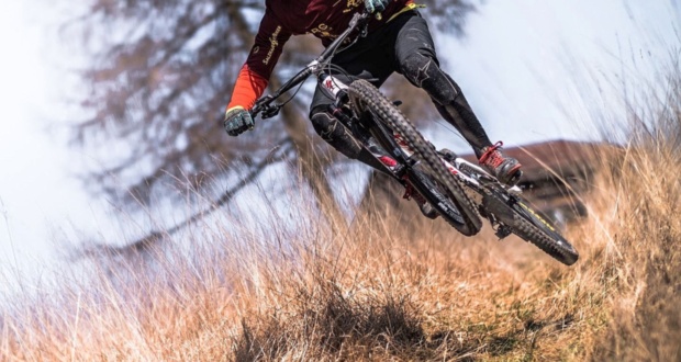 Pri Kortah se je huje poškodoval kolesar