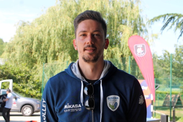 V Slovenijo je prišel peš