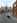 Domnevni roparji so na Trgu svetega Marka v Benetkah v 
petek sprožili dimni bombi in s tem nagnali strah v kosti 
številnim turistom.  Foto: Katja Gleščič