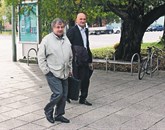 Jožef Janežič z odvetnikom Boštjanom Penkom skuša sodišče prepričati, da ni nikogar ogoljufal   Foto: Leo Caharija