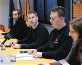 Predstavniki Študentske organizacije Slovenije (ŠOS) in Dijaške organizacije Slovenije (DOS) so včeraj  predstavili svoje nasprotovanje novi štipendijski politiki Foto: STA