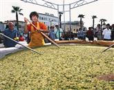 Pomjansko fritajo s šparglji so pripravili iz 30 kilogramov špargljev, 30 kilogramov pancete in 3000 jajc Foto: Zdravko Primožič/Fpa