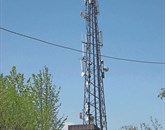 Telekomunikacijski stolp naj bi po zadnjem dogovoru z RTV Slovenija - ob finančni pomoči pivške občine -  iz vasi umaknili na zemljišče agrarne skupnosti
 Foto: Lori Ferko