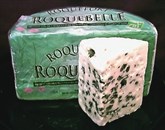 Družba Les Fromageries Occitanes objavlja odpoklic sira Roquefort zaradi neskladnih rezultatov analize oziroma suma na okužbo s patogeno bakterijo Escherichio coli Foto: Wikipedia