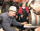 Slovenija se po porabi alkohola na prebivalca uvršča na peto mesto v EU Foto: Leo Caharija