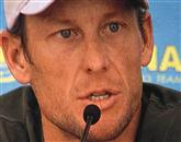 Kolesarski šampion Lance Armstrong, ki mu je ameriška protidopinška agencija odvzela vseh sedem zmag na dirki po Franciji, je doživel nov udarec Foto: Stringer/Italy
