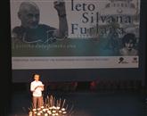  Na slovesnosti v dvorani gledališča so se spominjali filmskega življenja v obeh Goricah, zlati pa Silvana Furlana, ki mu  mestna občina posveča letošnje leto Foto: Leo Caharija