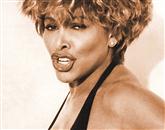 Tina Turner vroče dneve preživlja ob morju 