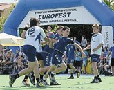V finalnem dnevu je tudi med mlajšimi dečki potekal boj za vsak žogo Foto: Eurofest