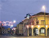 Središče Pivke  v teh dneh že razsvetljuje v praznično okrasje Foto: Stana Zavadlav