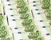 Osumljena italijanska hazarderja naj bi v igralnici srečo izzivala s ponarejenimi  bankovci za 100 evrov Foto: Susana Vera
