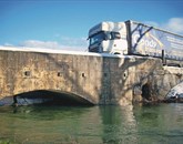 Prestrančani so prepričani, da so tovrstne luknje v mostu pod regionalno cesto Postojna-Pivka nastale šele pred osmimi leti, ko so vanj zavrtali prav upravljalci  Foto: Lori Ferko