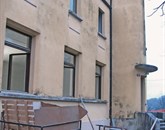 Stara šola na Brjah bo po prenovi postala učni center za promocijo in predelavo sadja Foto: Alenka Tratnik