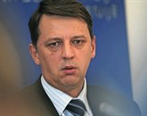 Okrajno sodišče v Ljubljani je nekdanjega poslanca in premiera Antona Ropa spoznalo krivega izdaje tajnih podatkov in mu izreklo 10.000 evrov denarne kazni. Sodba še ni pravnomočna. 