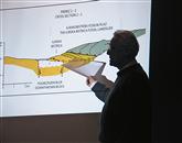 Dr. Ladislav Placer je Bistričanom predstavil bistriški fosilni plaz Foto: Tomo Šajn