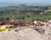 Koprske in  piranske smeti končajo  v Lenartu in  Logatcu. Odlaganje  na  izolski deponiji bi bilo nedvomno  cenejše. Foto: Ilona Dolenc