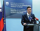 Ministrstvo za izobraževanje ne ukinja poučevanja nobenega tujega jezika, je danes poudaril državni sekretar Aljuš Pertinač Foto: STA