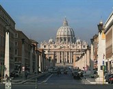 Direktor in namestnik direktorja vatikanske banke IOR Paolo Cipriani in Massimo Tulli sta odstopila, je včeraj sporočil Vatikan 