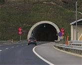 27-letni voznik je včeraj na SOS izogibališču pred tunelom Dekani obrnil  in zapeljal po avtocesti v nasprotno smer. Fotografija je simbolična. Foto: Danijel Cek 