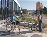 Če bo projekt čezmejne izposoje koles zaživel, bo prvo postajališče v Novi Gorici pred Eda centrom Foto: Nace Novak
