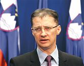 Slovenija si več ne more privoščiti, da živi s takšno vlado in s takšno parlamentarno večino, ki da je izgubila vso kredibilnost, da državo popelje iz krize, pravi predsednik SD Igor Lukšič Foto: Tina Kosec