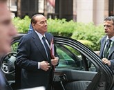Nekdanji italijanski premier Silvio Berlusconi, ki so ga zaradi davčne utaje obsodili na leto dni zapora, je danes izjavil, da bo v Italiji revolucija, če ga bodo poslali za zapahe Foto: STA