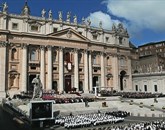 Predstavniki Vatikana so danes v Ženevi stopili pred odbor Združenih narodov za pravice otrok, kjer odgovarjajo na vprašanja o množici primerov spolnih zlorab otrok, ki so jih zagrešili katoliški duhovniki 