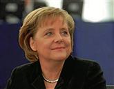 Nemške varnostne oblasti so v soboto potrdile, da preiskujejo video posnetek na internetu, v katerem islamski skrajnež poziva k umoru kanclerke Angele Merkel 