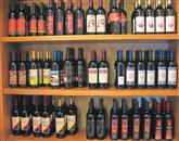 Vinarji iz hrvaške Istre, ki so povezani v združenje vinarjev Vinistre: “Kot bodoči državljani skupne družine Evropske unije smo razočarani nad umikom terana s polic slovenskih trgovin.” 