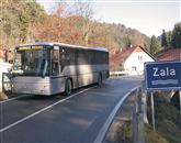 Kdaj bodo avtobusi med Godovičem in Idrijo ponovno ustavljali, ne ve nihče, očitno pa ne še tako kmalu. Nevarnost pa se bo za pešce, ki so primorani pešačiti ob cesti, predvsem ker prihaja zima in z njo sneg, še povečala.  