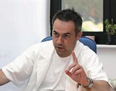 Danijel Bešić Loredan, vidnejši predstavnik Inicitive zdravnikov, ki opozarja na korupcijo in druge slabosti v zdravstvu, je za spletni portal RTVS potrdil, da zapušča Slovenijo Foto: Tomaž Primožič/Fpa