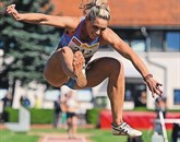 Snežana Rodič je prvi dan ekipnega slovenskega prvenstva v atletiki v Novi Gorici v troskoku zmagala in s 14,07 metra znova presegla štirinajstmetrsko oznako Foto: STA