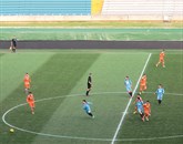 Nogometaši Gorice (modri) so se    v Vidmu dobro zoperstavili Udineseju (oranžni) Foto: Aleš Sorta
