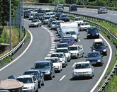 Zaradi prometnih nesreč, bližajočih se počitnic in praznika ter posledično povečanega prometa se na slovenskih cestah že pojavljajo zastoji Foto: Tomaž Primožič/Fpa