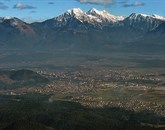 Onesnaženost zraka v Sloveniji je v evropskem merilu problematična zlasti zaradi delcev, kjer so najbolj izpostavljena večja mesta in Zasavje, predvsem na Primorskem pa je poleti problematična tudi koncentracija ozona Foto: STA