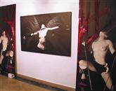 Osrednji triptih razstave Angeli revolucije, ki je  v Insuli na ogled do 6. marca Foto: Maja Pertič Gombač