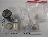 Poleg pol kilograma heroina v avtomobilu so v stanovanju enega od osumljencev našli še manjšo količino droge, nekaj tudi v predelani pločevinki osvežilne pijače Foto: Pu Ljubljana