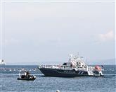 Medtem ko so pomorski policisti na morju patruljirali, so se v pisarnah grdo gledali  in ... Foto: Tomaž Primožič/Fpa