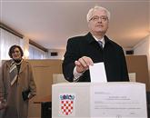 Referenduma o vstopu Hrvaške v EU se je udeležil tudi predsednik Ivo Josipović Foto: Davor Kovacevic