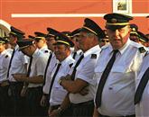 Domačim gasilcem so se v postroju pridružili številni prijatelji iz cele Slovenije Foto: Darjan Gorela